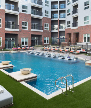 Berkshire Pullman Pool Area